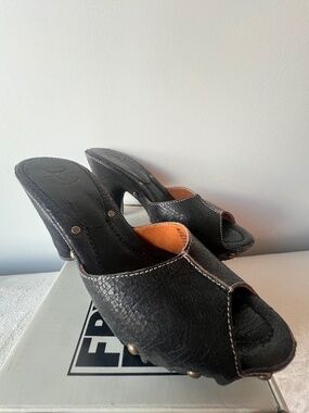 Frye Reese Black Leather Studded Block Heel Slide Mule Size 10M